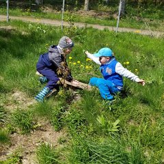 Kita Johanngeorgenstadt Kinder auf der Wiese